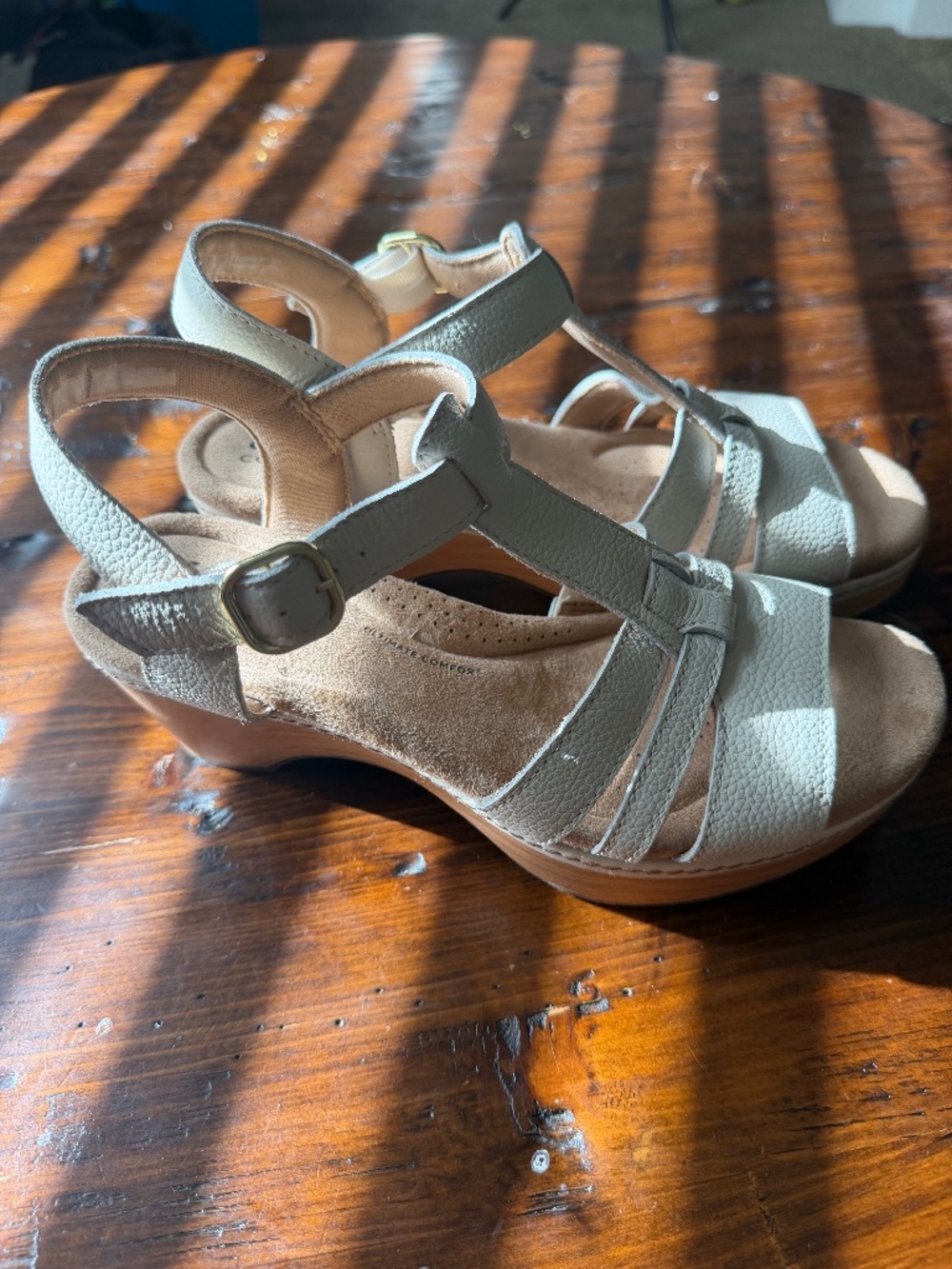 Clarks sandal Madi wedge off-white size 7 1/2